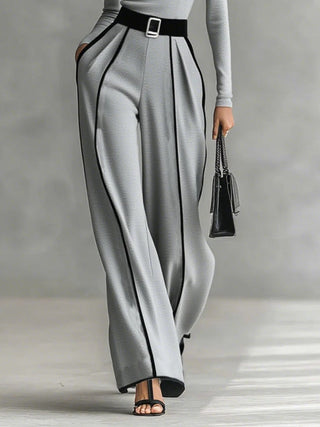 Vera™ - Elegant Set with Contrast Details